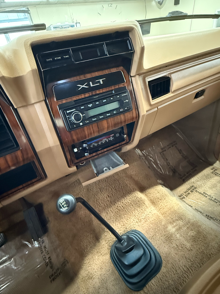 Ford Bronco 4WD 1984