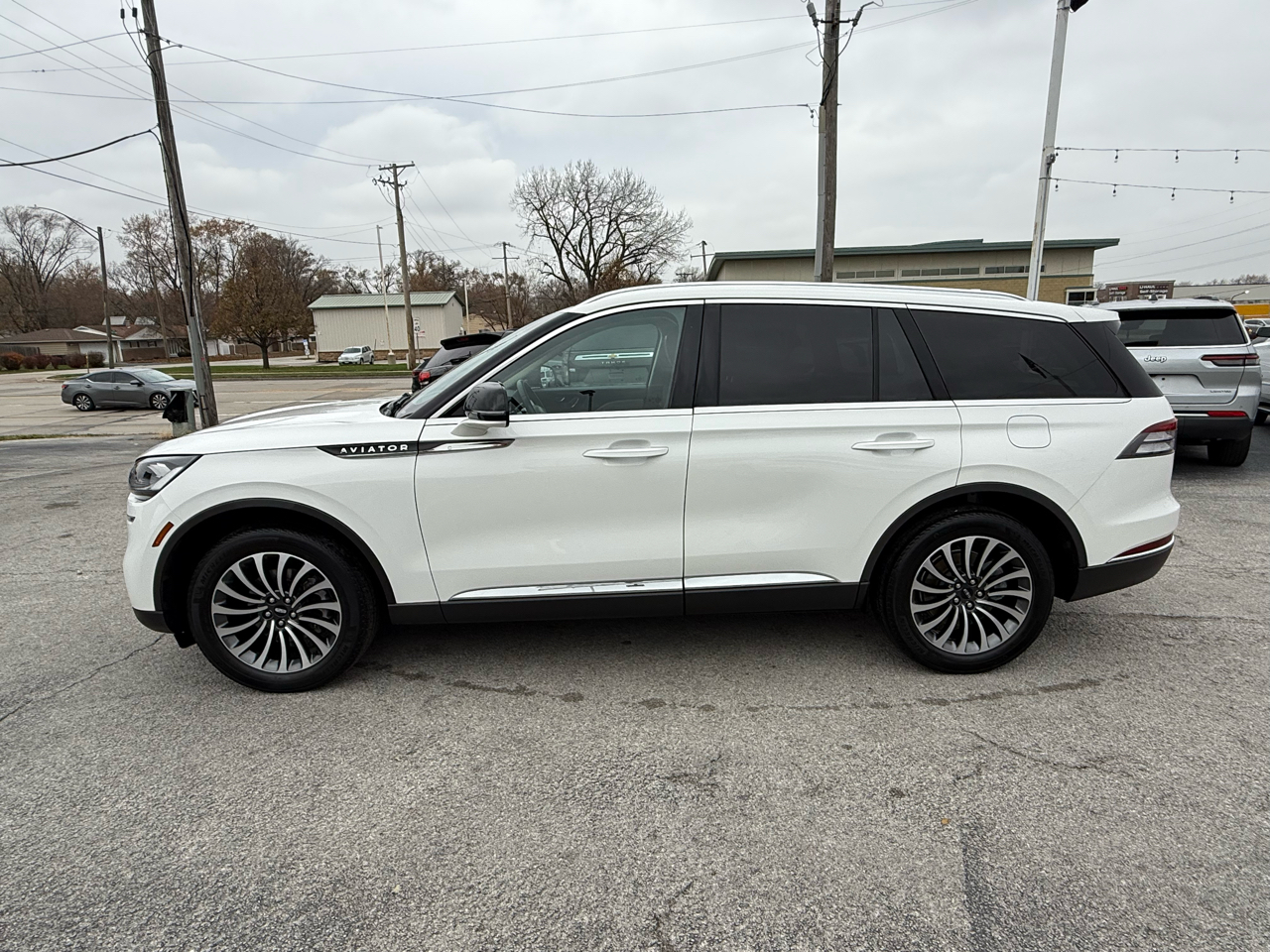 2022 Lincoln Aviator Base photo 3