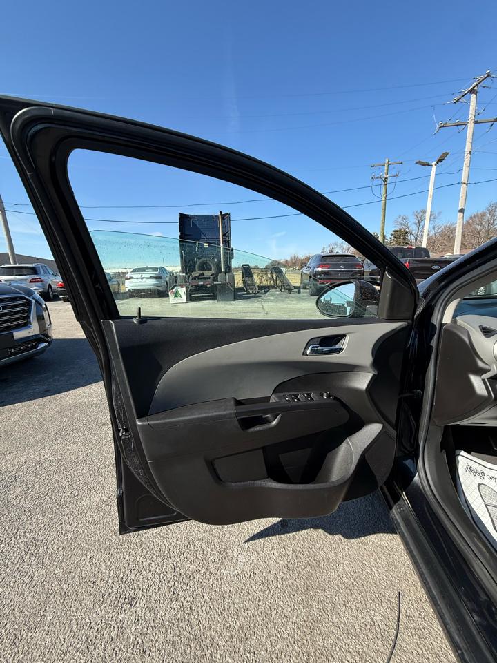 Chevrolet Sonic LT Auto 5-Door 2013