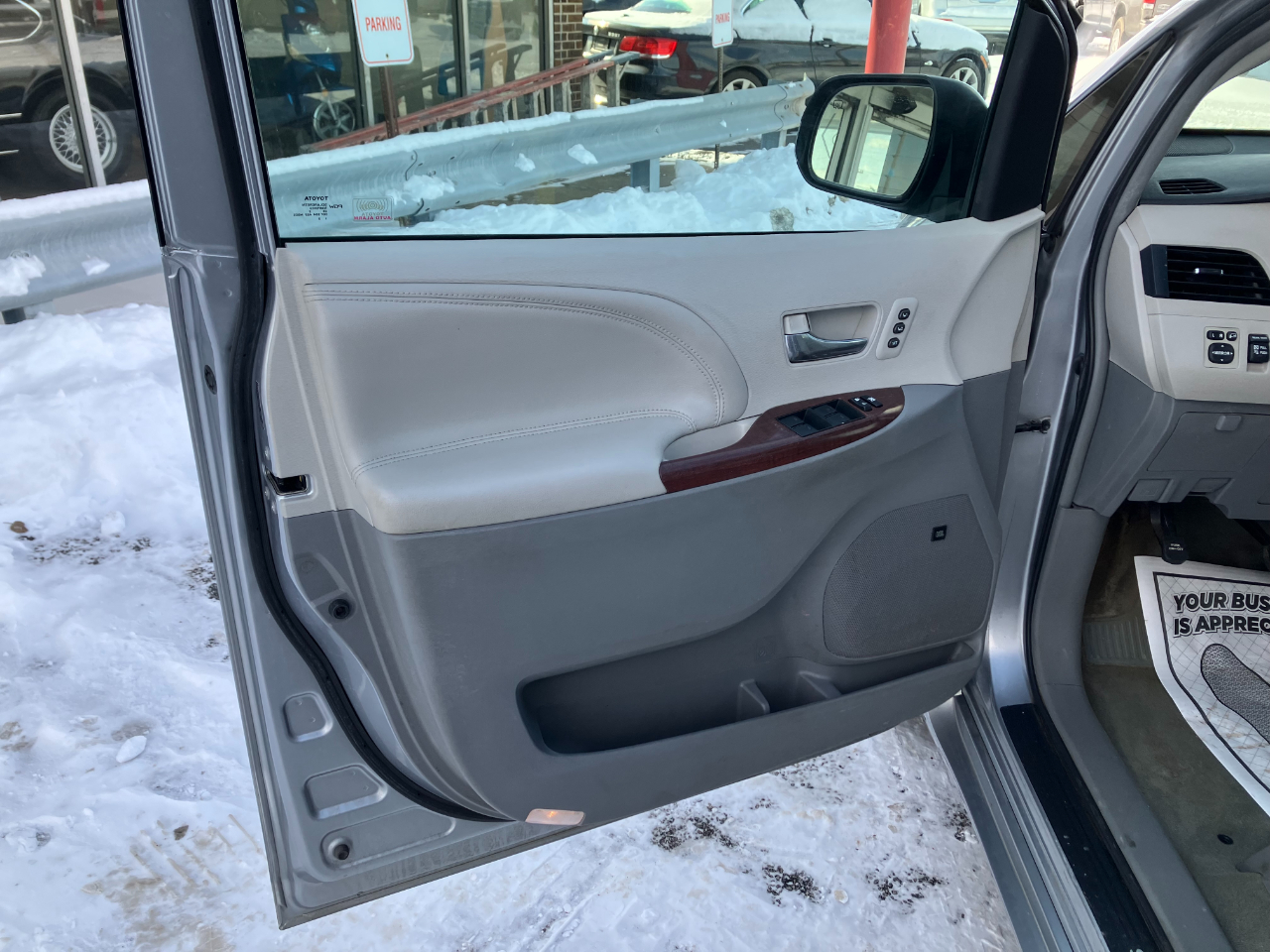 Toyota Sienna Limited AWD 7-Passenger V6 2012