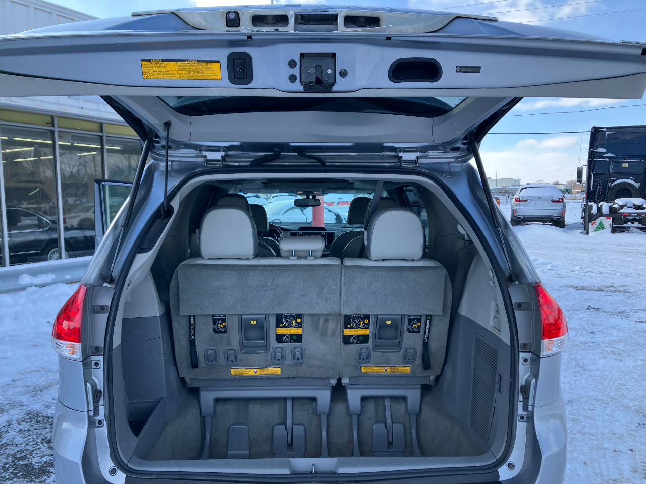 Toyota Sienna Limited AWD 7-Passenger V6 2012