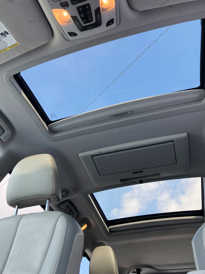 Toyota Sienna Limited AWD 7-Passenger V6 2012