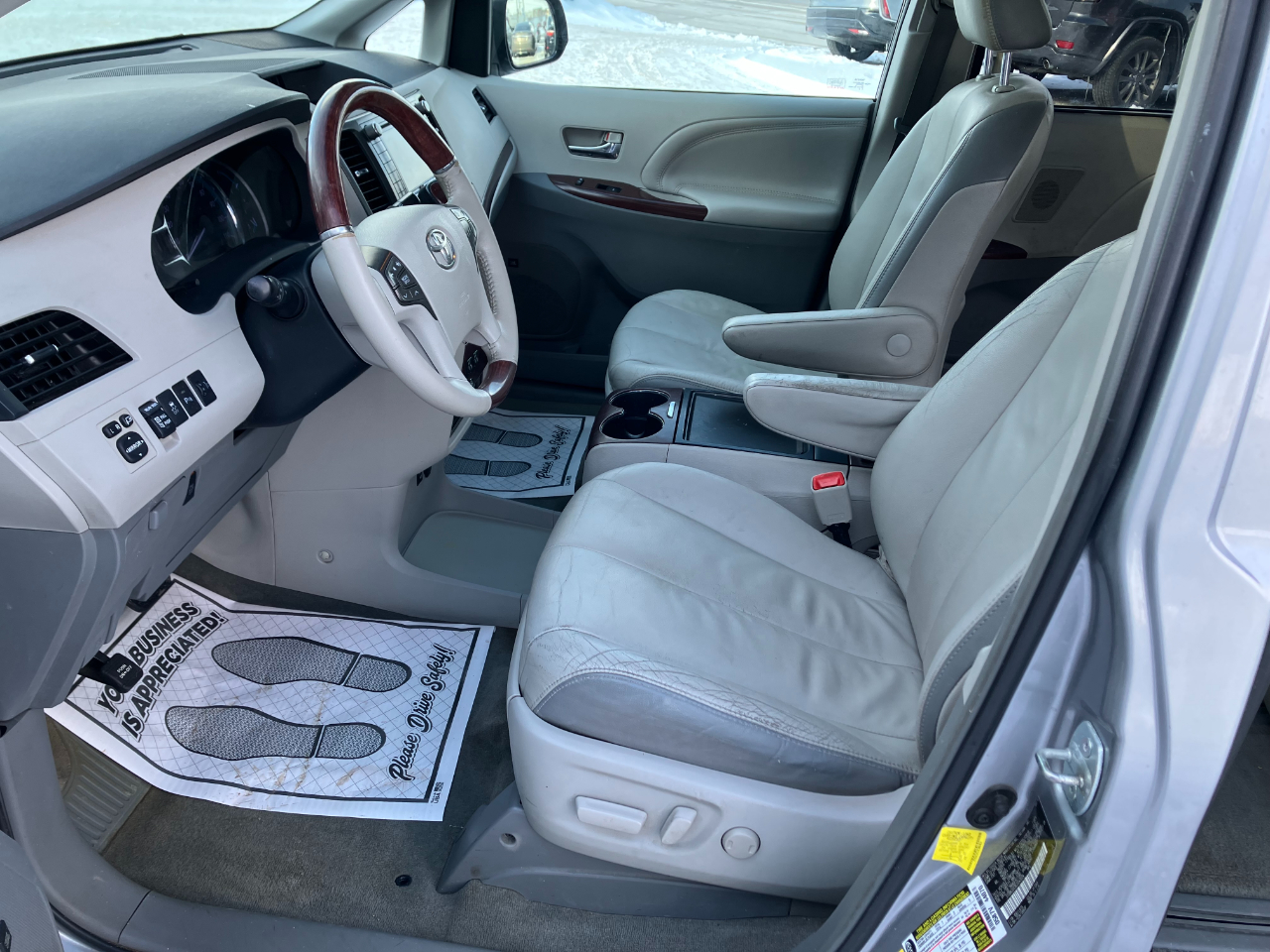 Toyota Sienna Limited AWD 7-Passenger V6 2012