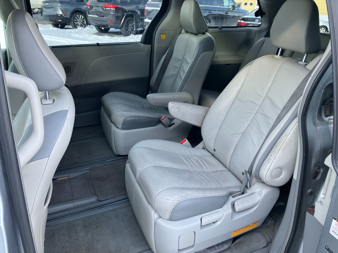 Toyota Sienna Limited AWD 7-Passenger V6 2012