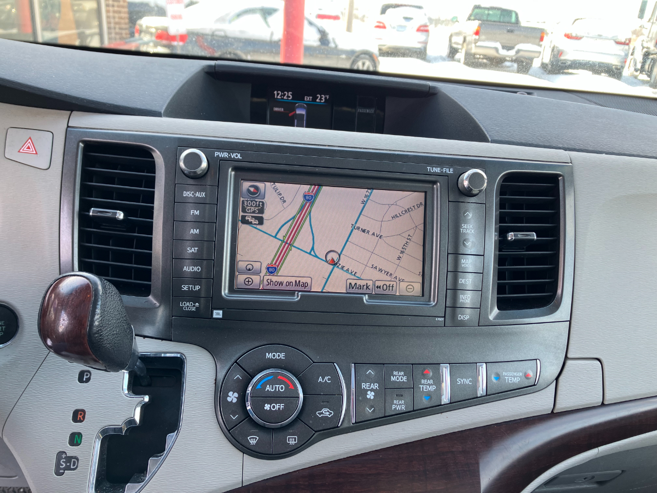 Toyota Sienna Limited AWD 7-Passenger V6 2012