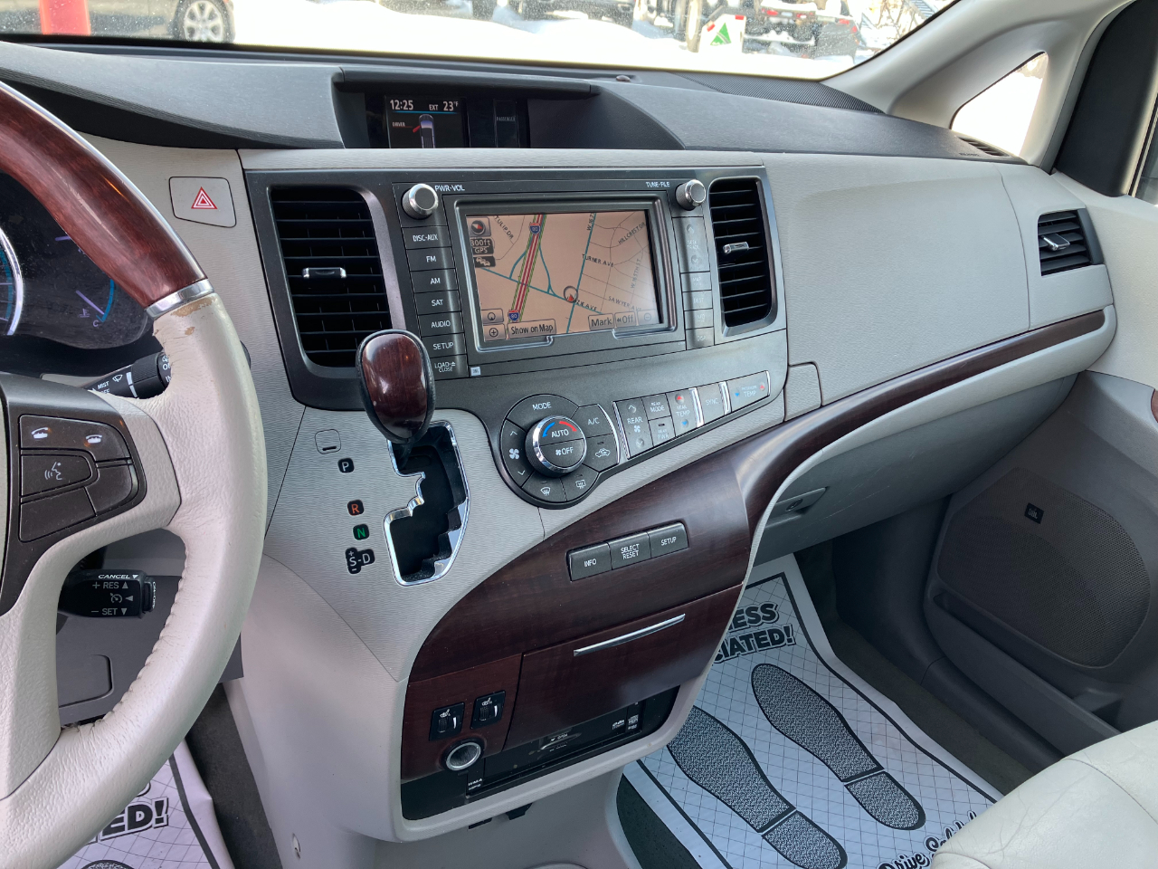 Toyota Sienna Limited AWD 7-Passenger V6 2012