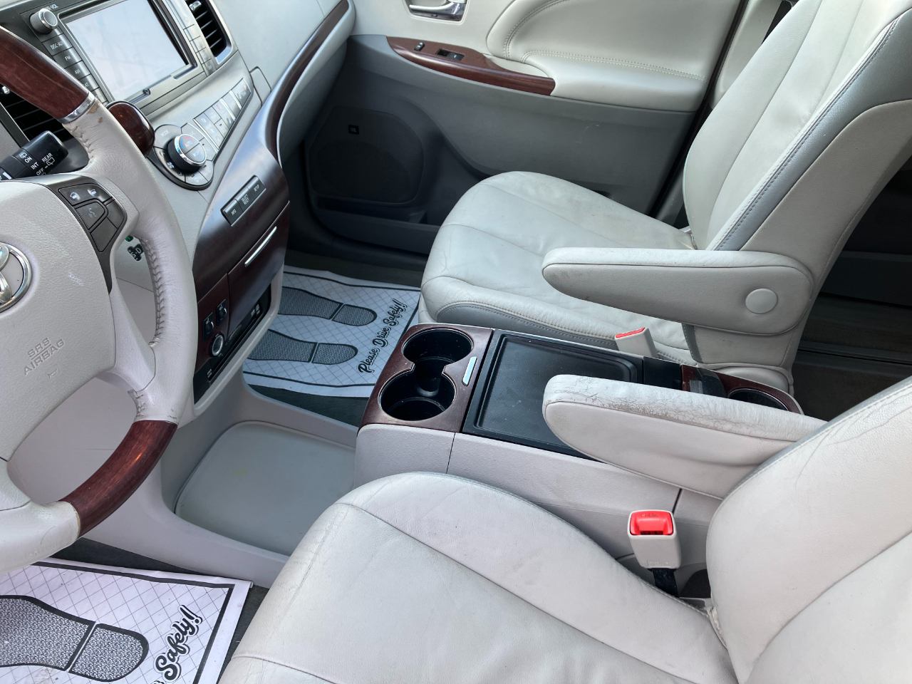 Toyota Sienna Limited AWD 7-Passenger V6 2012