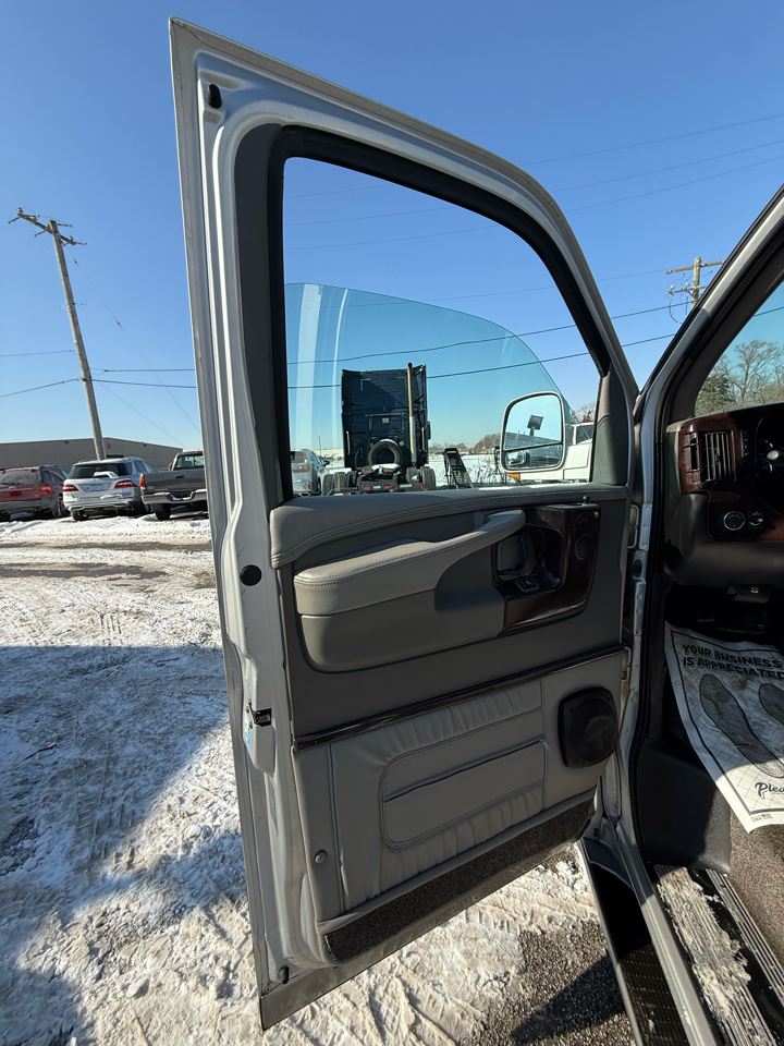 GMC Savana RV G1500 3LT 2011