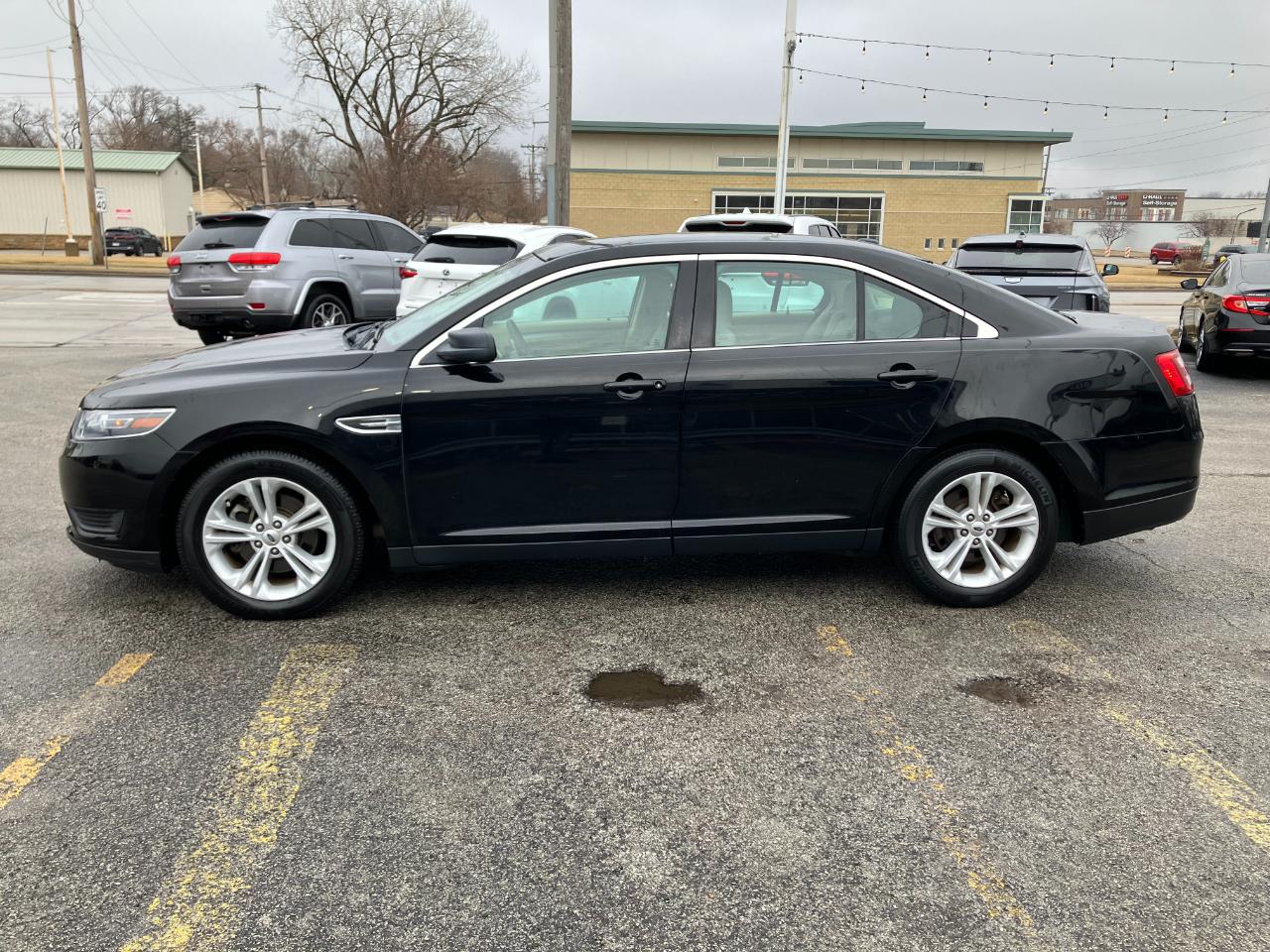Ford Taurus SE FWD 2018