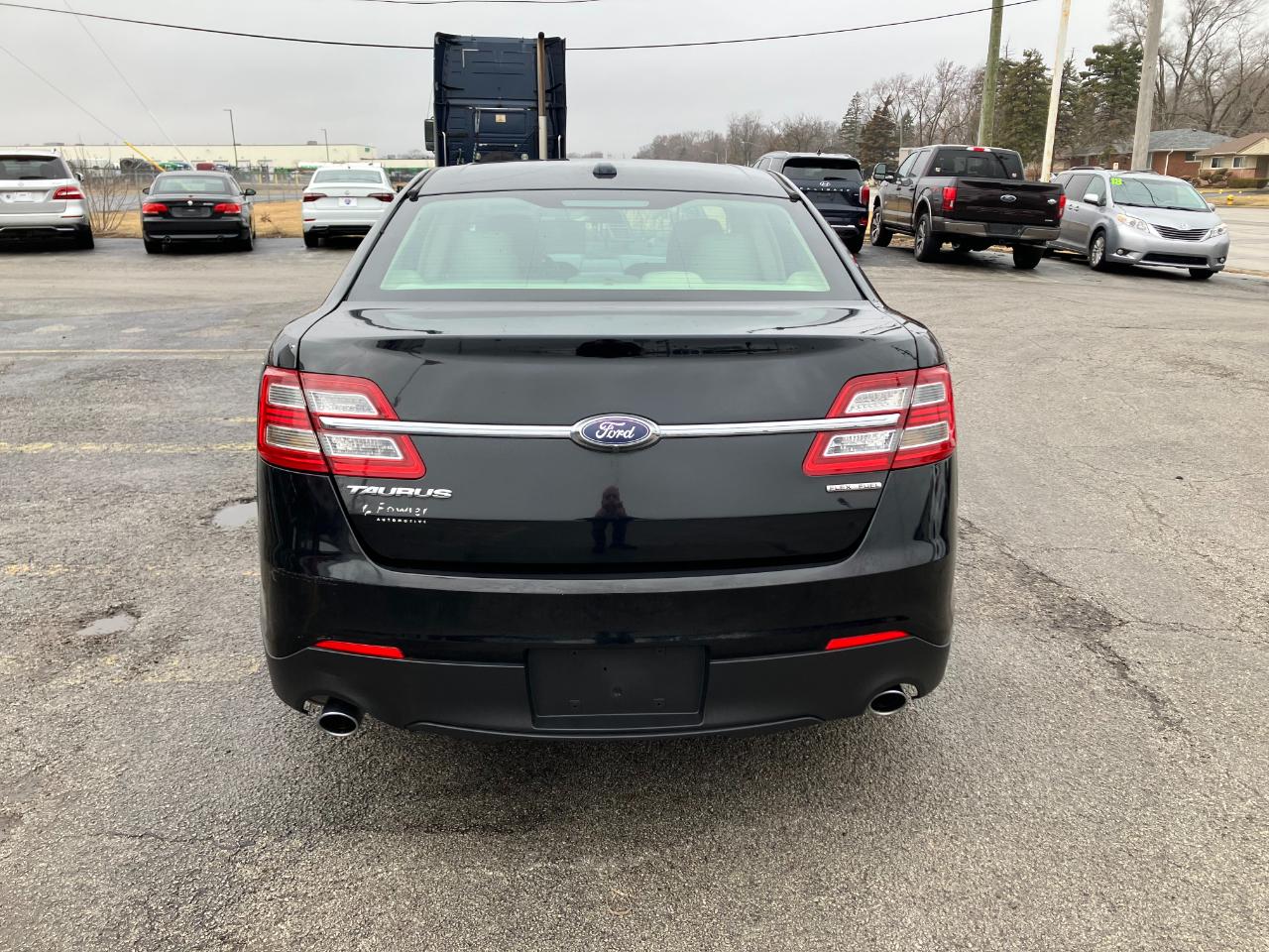 Ford Taurus SE FWD 2018