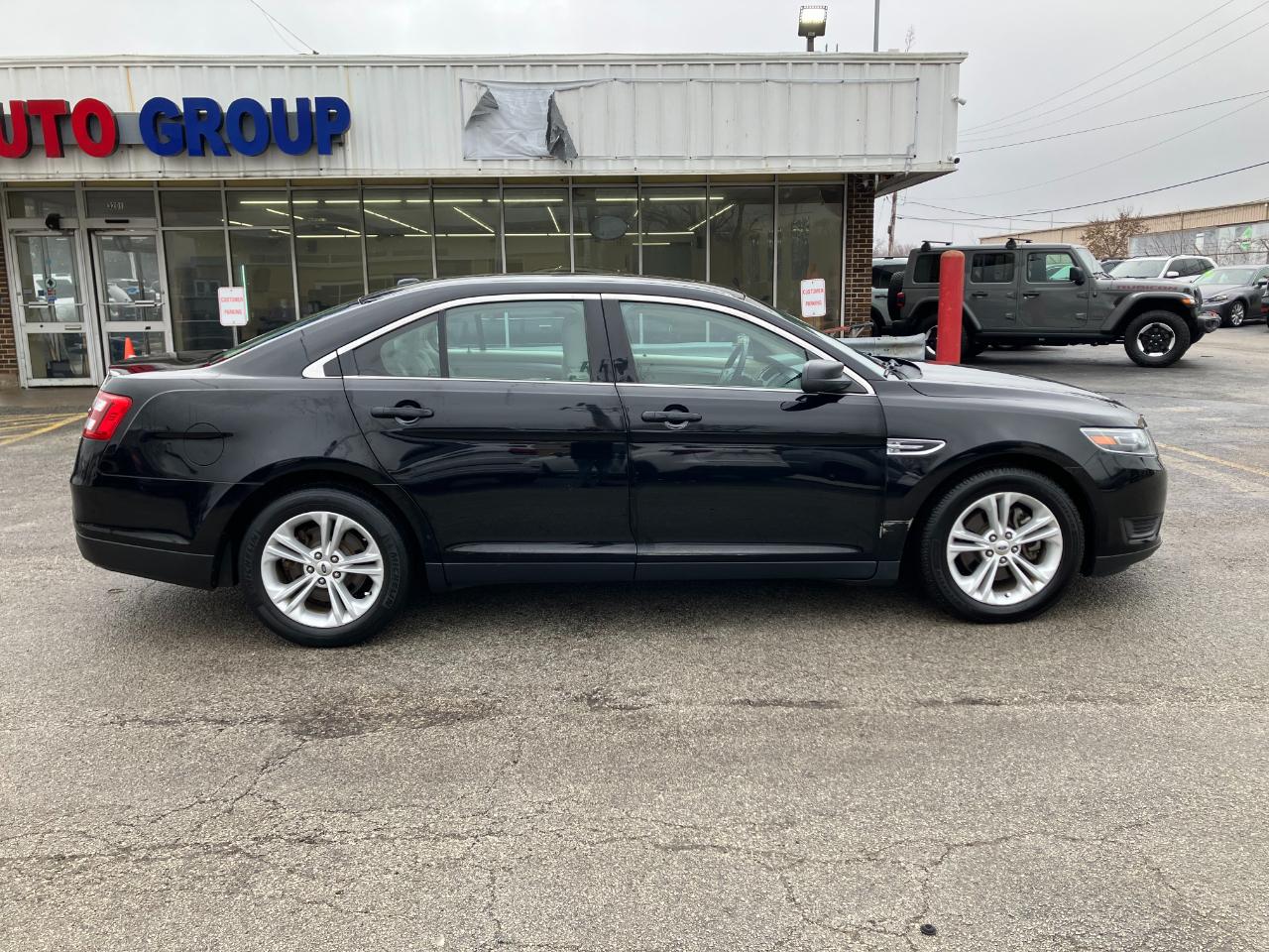 Ford Taurus SE FWD 2018