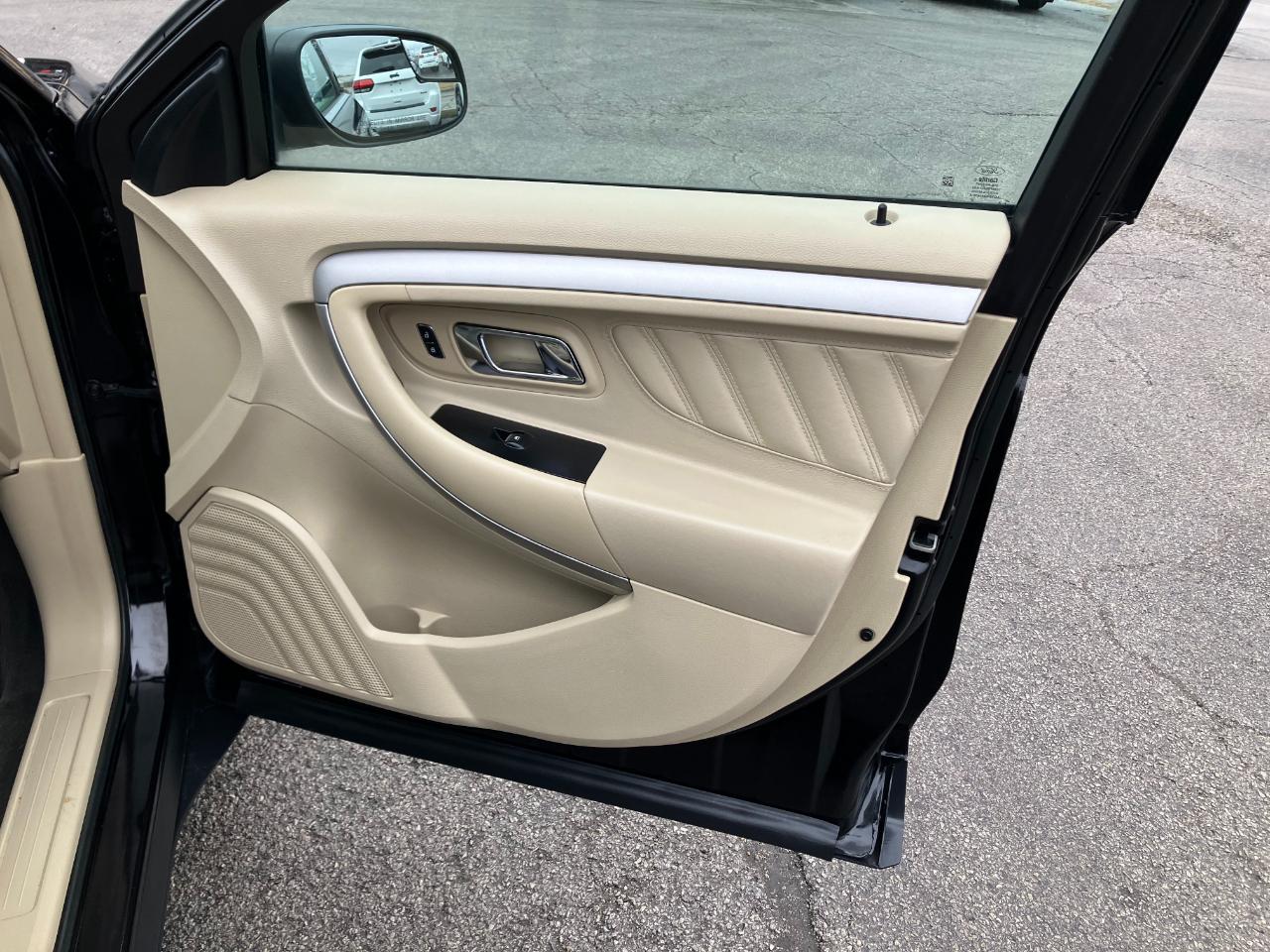 Ford Taurus SE FWD 2018