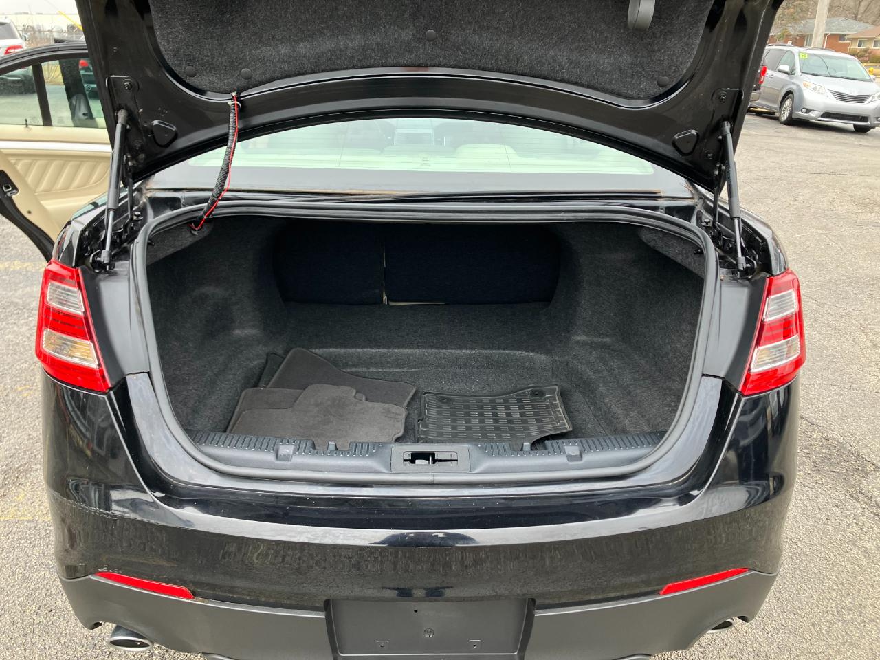 Ford Taurus SE FWD 2018