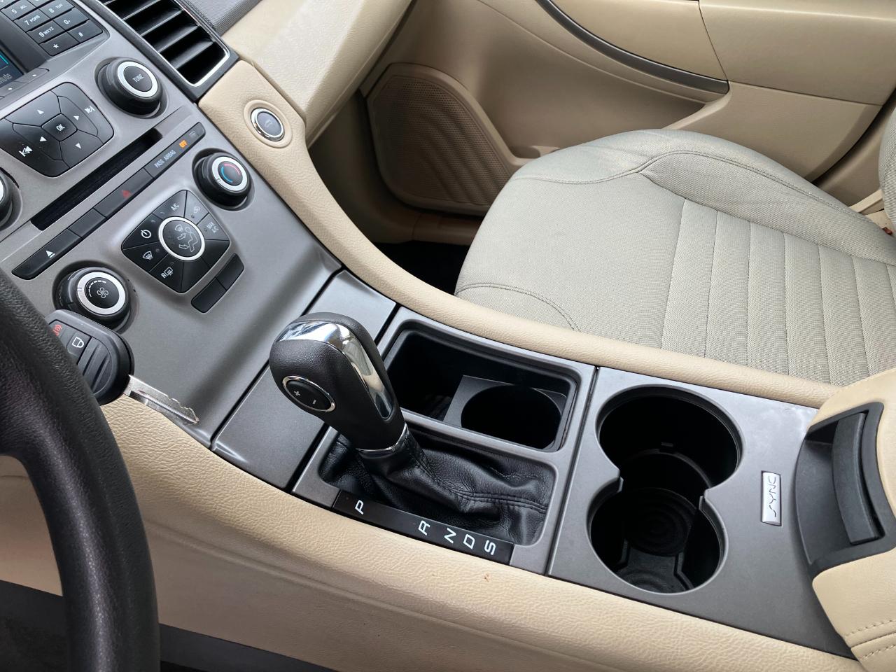 Ford Taurus SE FWD 2018