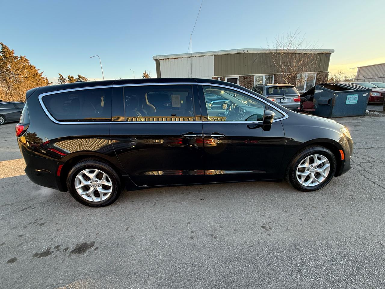 Chrysler Pacifica Touring-L 2017