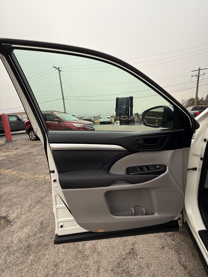 Toyota Highlander LE FWD I4 2015