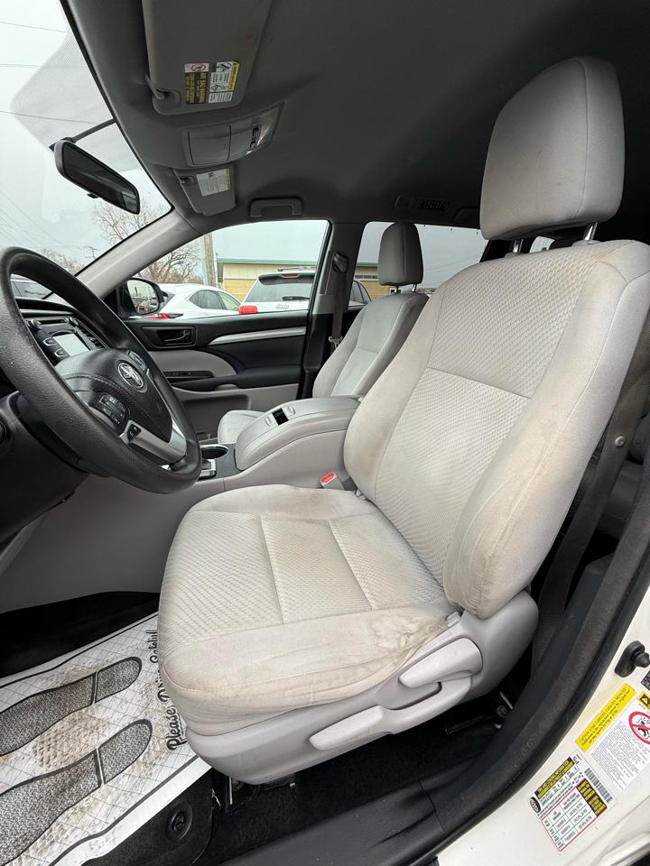 Toyota Highlander LE FWD I4 2015