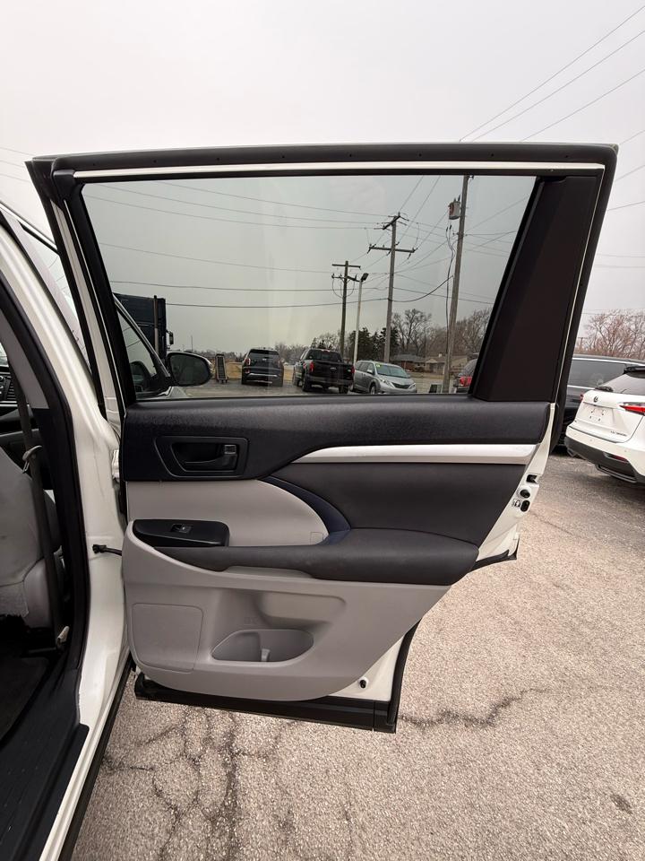 Toyota Highlander LE FWD I4 2015