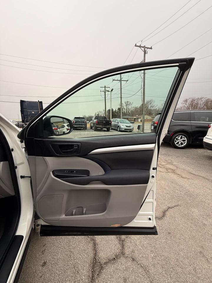 Toyota Highlander LE FWD I4 2015