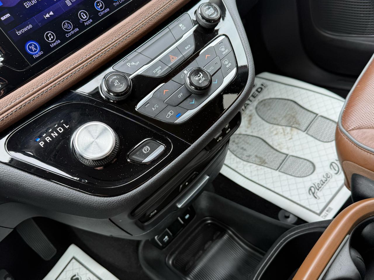 Chrysler Pacifica Limited 2017