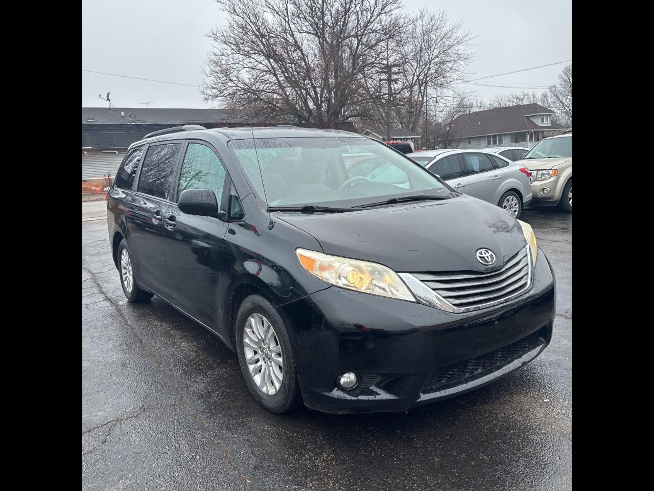 2013 Toyota Sienna XLE FWD 8-Passenger V6