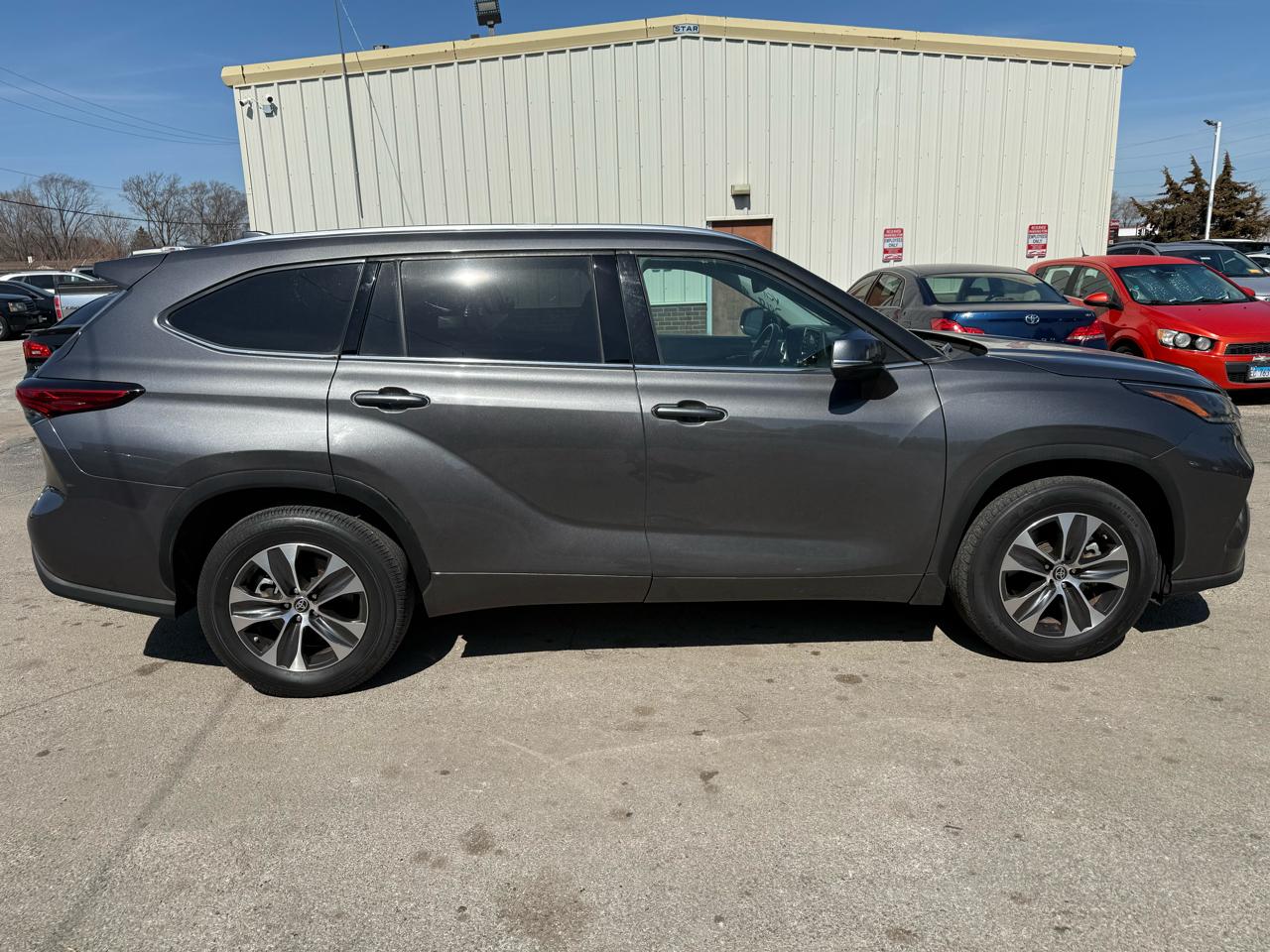 Toyota Highlander XLE FWD V6 2021