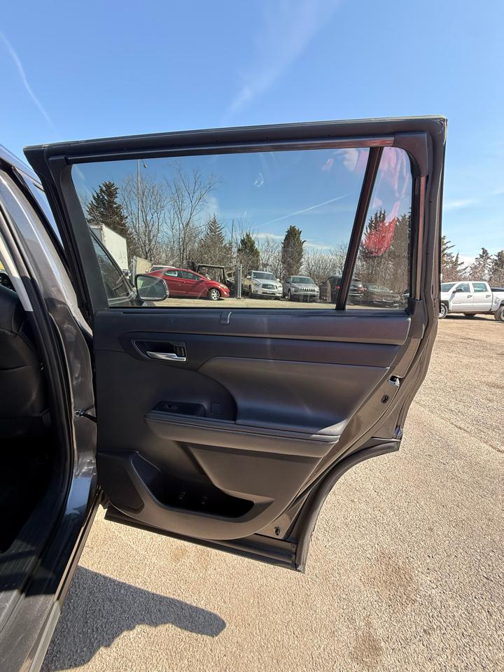 Toyota Highlander XLE FWD V6 2021