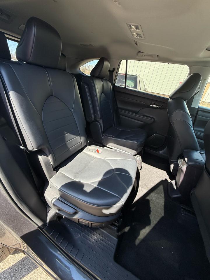 Toyota Highlander XLE FWD V6 2021