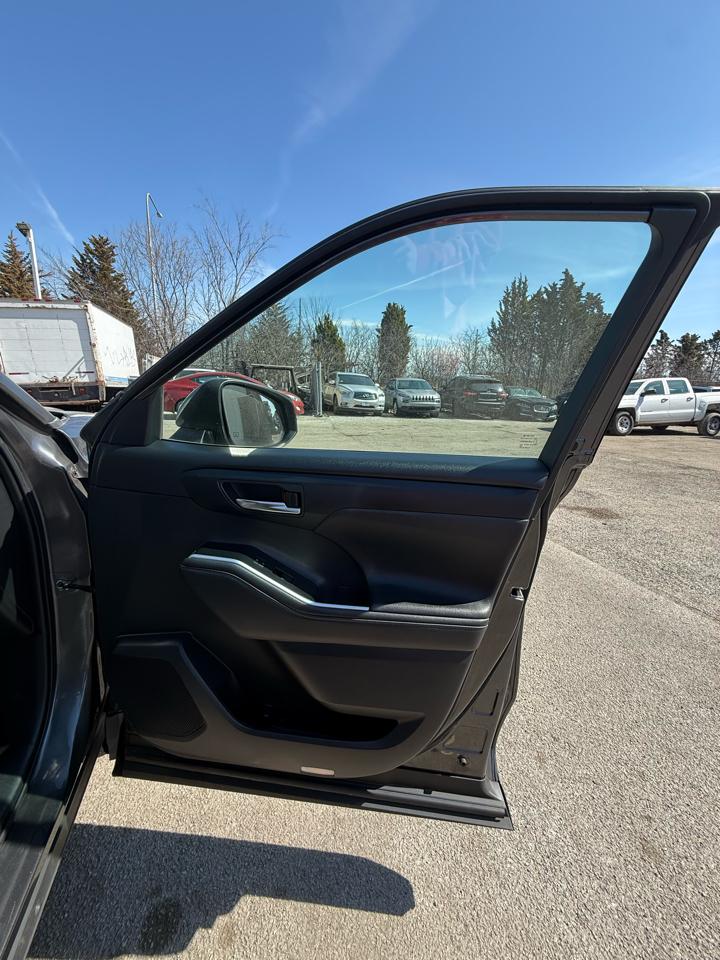 Toyota Highlander XLE FWD V6 2021