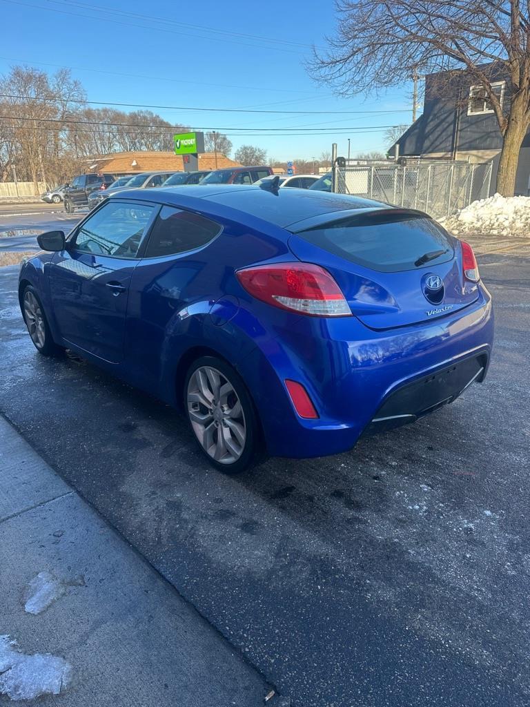 Hyundai Veloster Base 2012