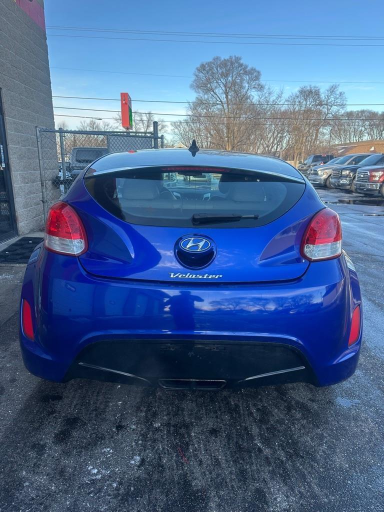 Hyundai Veloster Base 2012