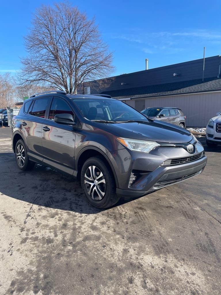 Toyota RAV4 LE FWD 2017