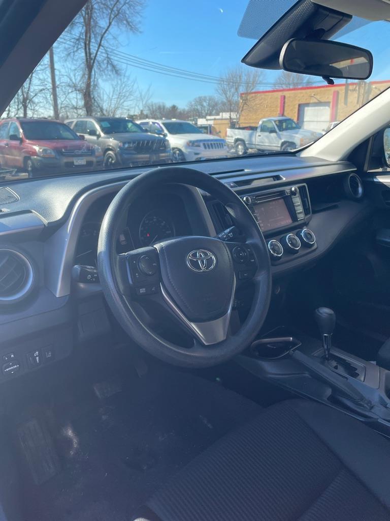 Toyota RAV4 LE FWD 2017