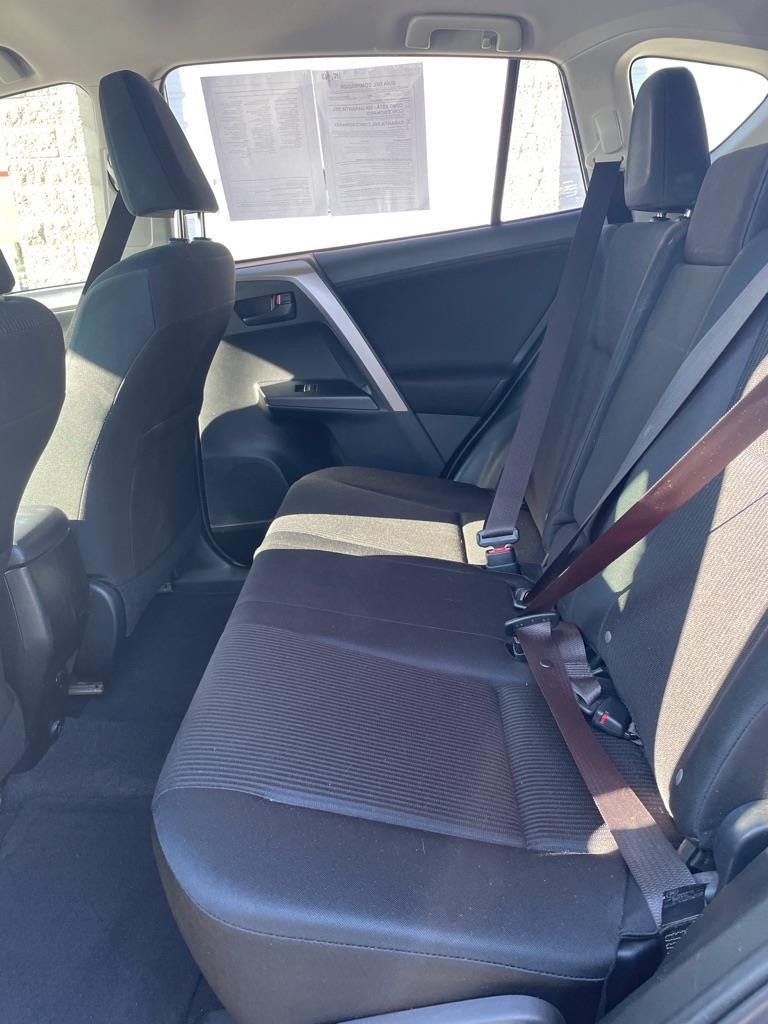 Toyota RAV4 LE FWD 2017