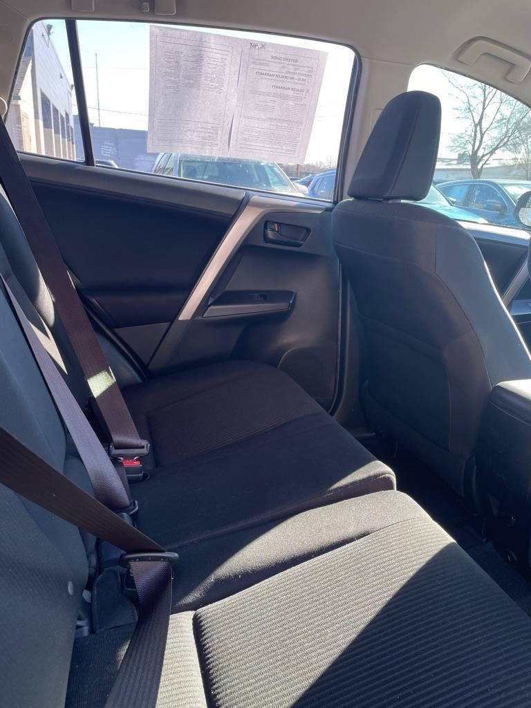 Toyota RAV4 LE FWD 2017