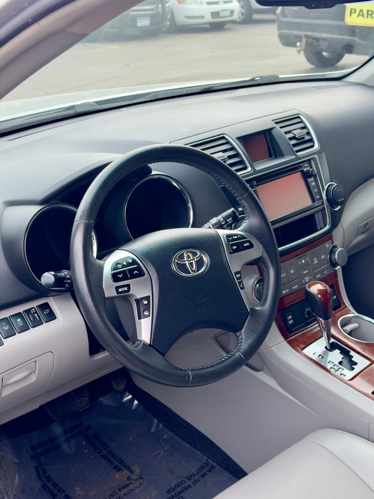 Toyota Highlander Limited 4WD 2013