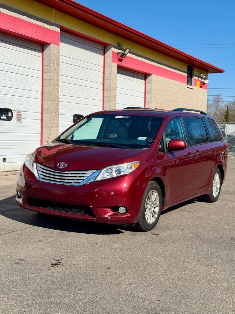 Toyota Sienna XLE FWD 8-Passenger V6 2014