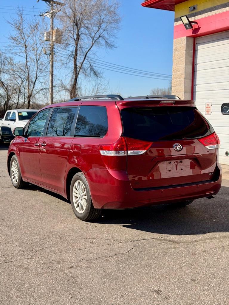 Toyota Sienna XLE FWD 8-Passenger V6 2014