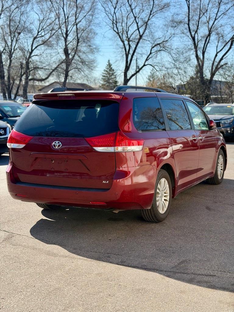 Toyota Sienna XLE FWD 8-Passenger V6 2014