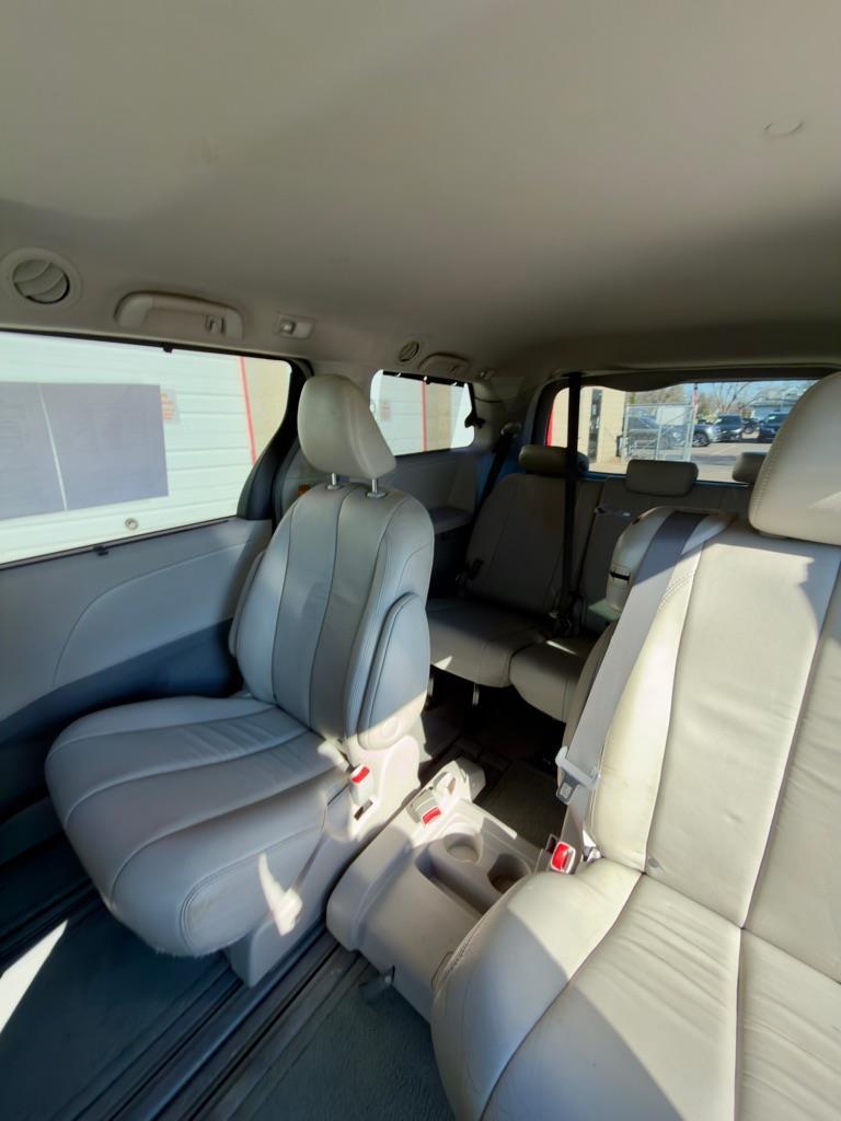 Toyota Sienna XLE FWD 8-Passenger V6 2014