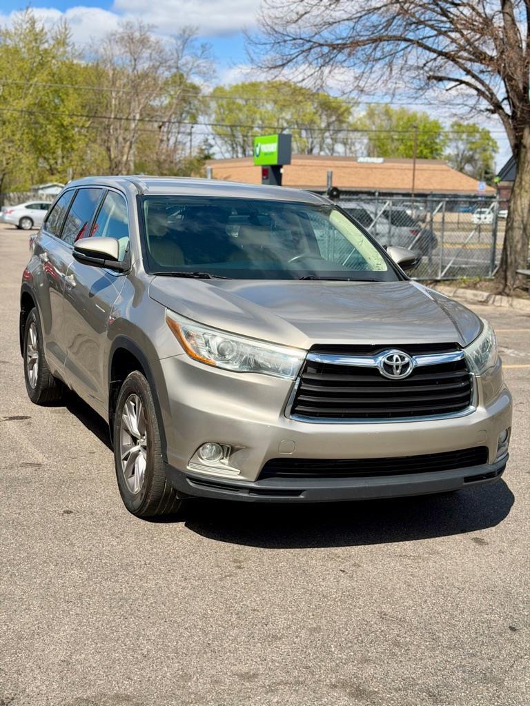 Toyota Highlander LE AWD V6 2015