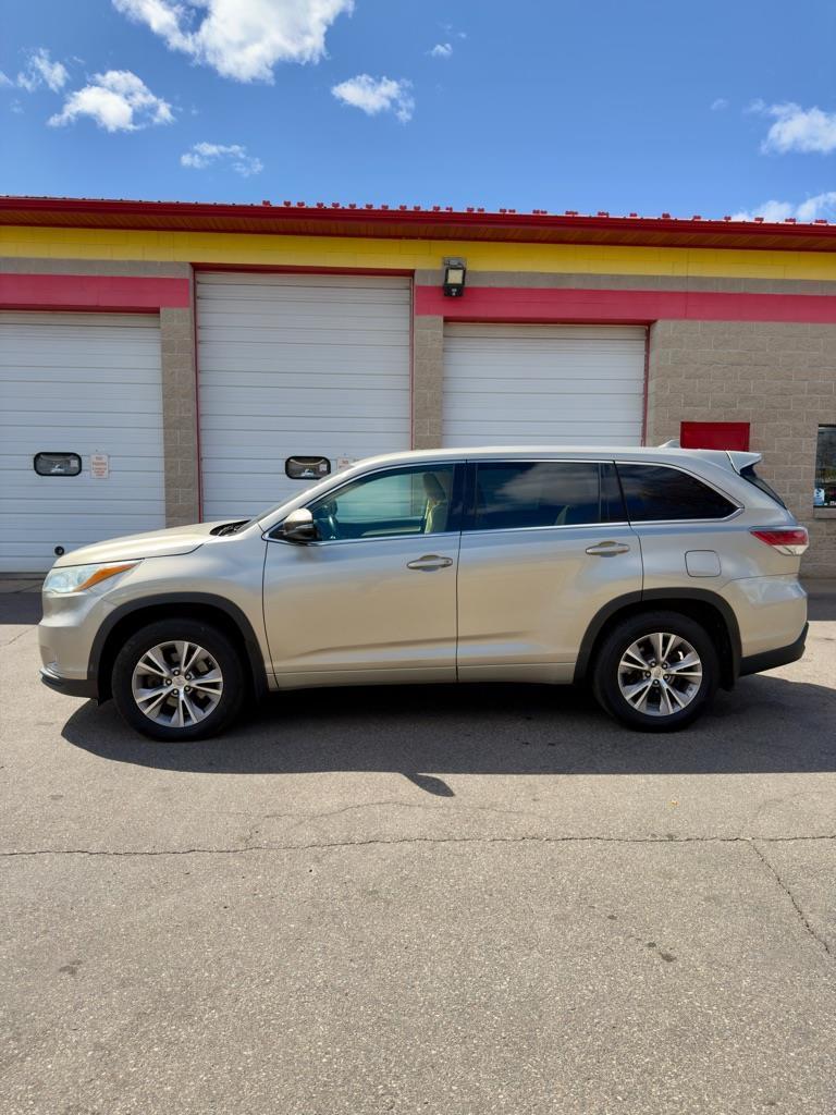 Toyota Highlander LE AWD V6 2015