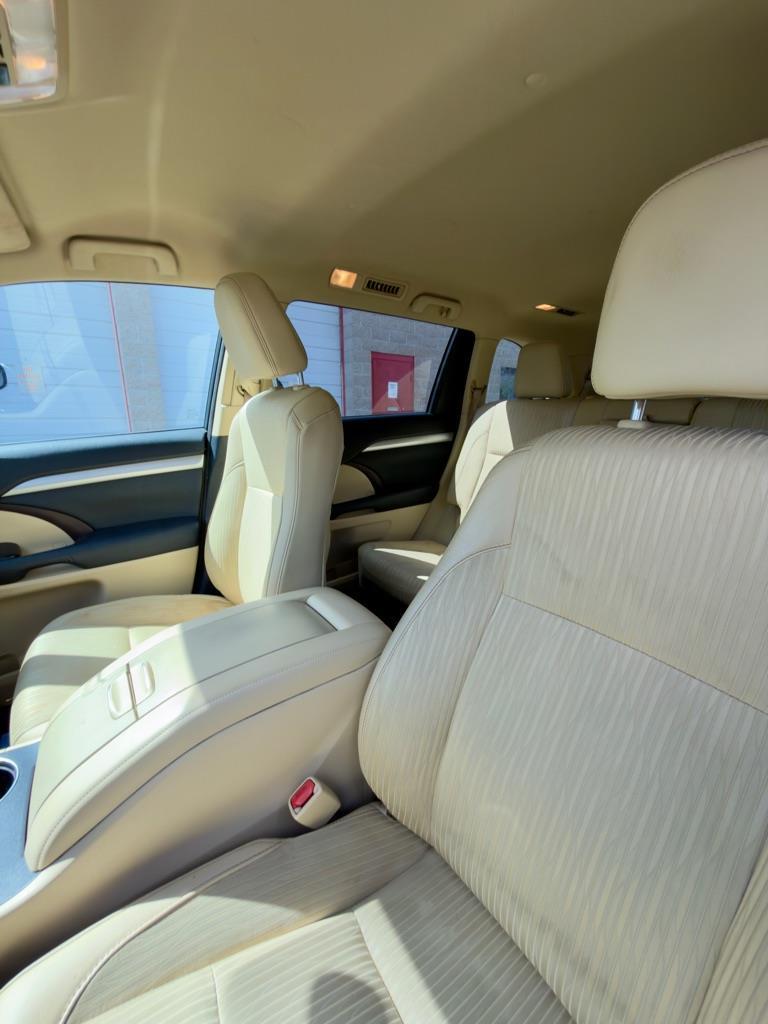 Toyota Highlander LE AWD V6 2015