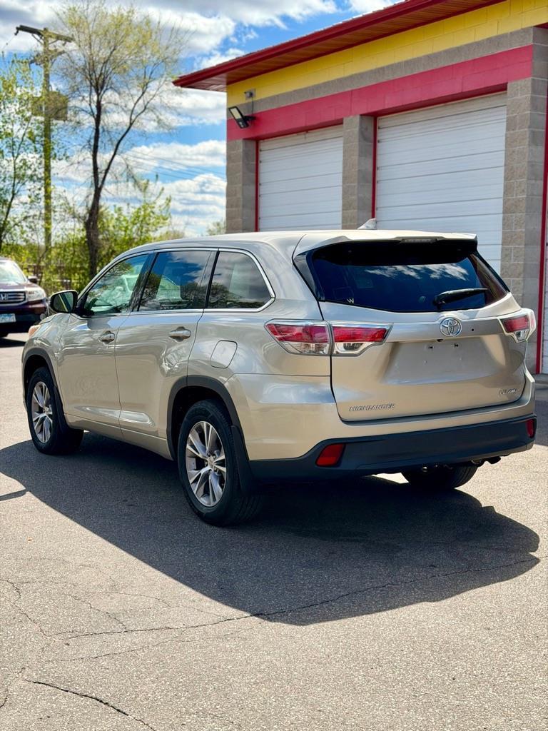 Toyota Highlander LE AWD V6 2015