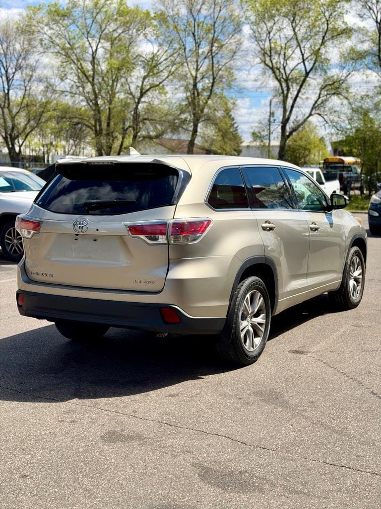 Toyota Highlander LE AWD V6 2015