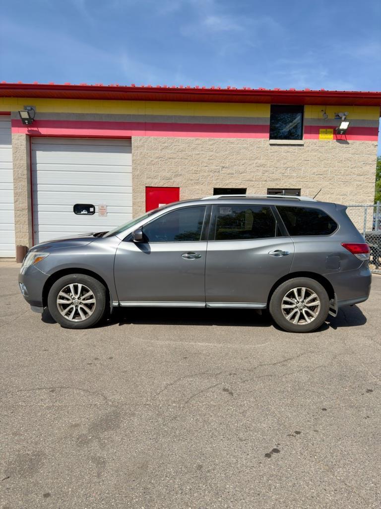 Nissan Pathfinder SV 4WD 2016
