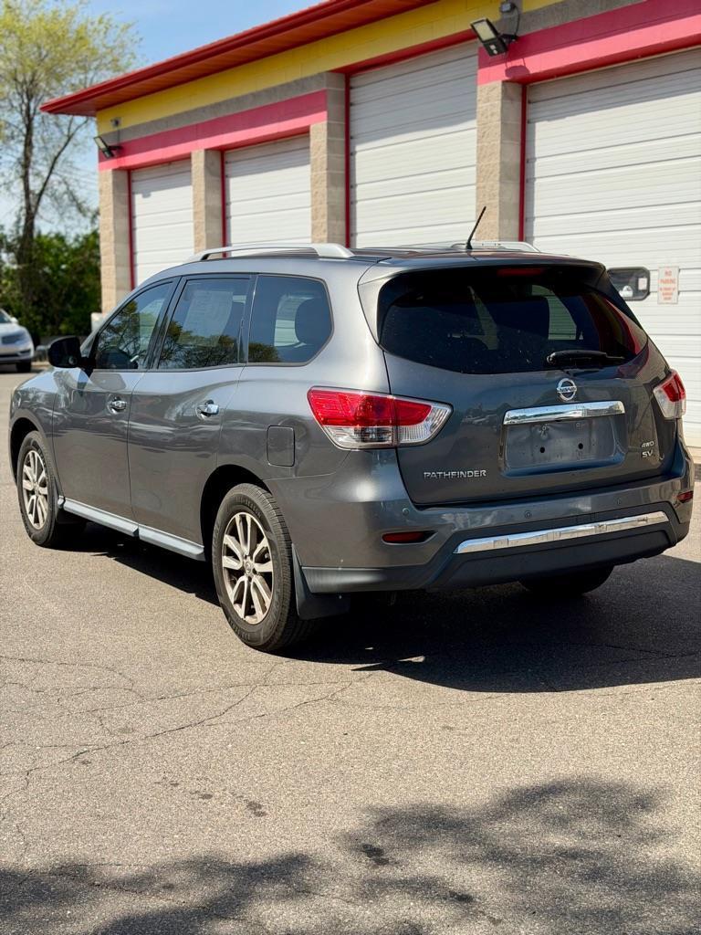 Nissan Pathfinder SV 4WD 2016