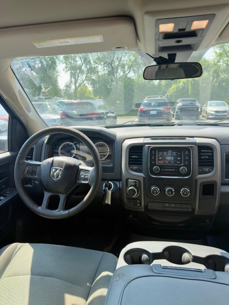 RAM 1500 Tradesman Quad Cab 4WD 2018