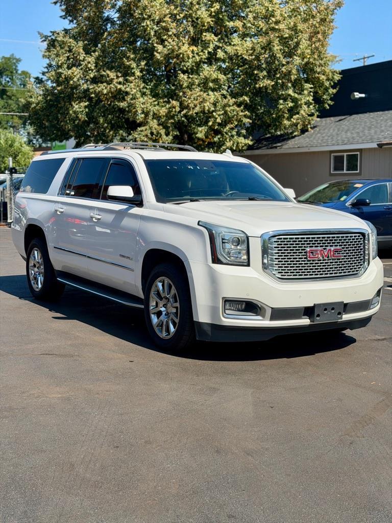 GMC Yukon XL Denali 4WD 2017