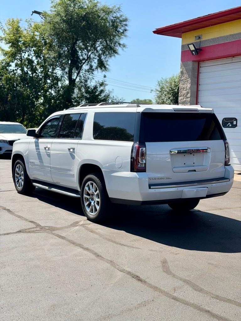 GMC Yukon XL Denali 4WD 2017
